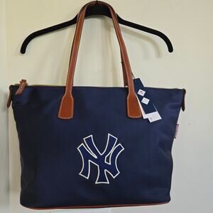 NWT Dooney & Bourke Navy NY Yankees Top Zip Tote w/ID Holder Leather Straps